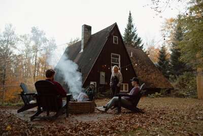Morningstar is a cozy A-frame retreat in Bethlehem, in the heart of the White Mountains, perfectly curated for the outdoor lovers