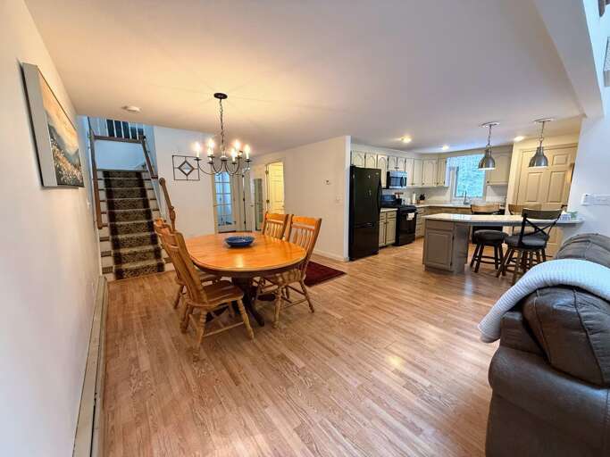 The Level Dining area has seating for 4 and a few extra chairs are available as well.