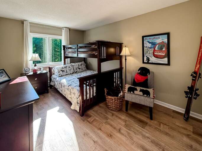 Second bedroom with twin over queen bunk bed