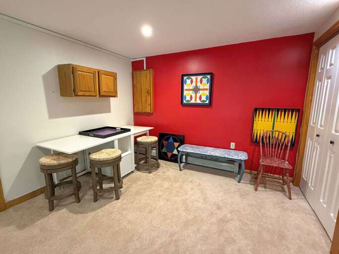 On the lower level there is an additional living space with TV and a table for board games.
