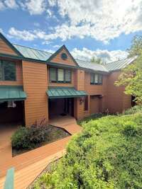 Welcome to our cozy Mount Washington Place two bedroom home!