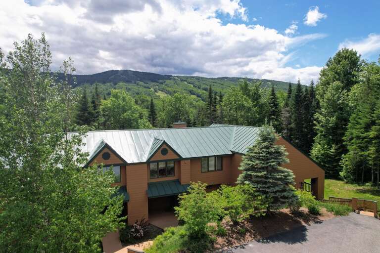 Welcome to our cozy Mount Washington Place two bedroom home!