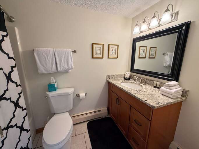Upper Level Double Bedroom ensuite bath
