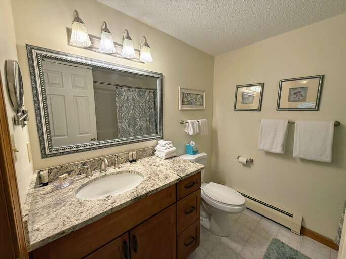 Upper level King bedroom ensuite bath