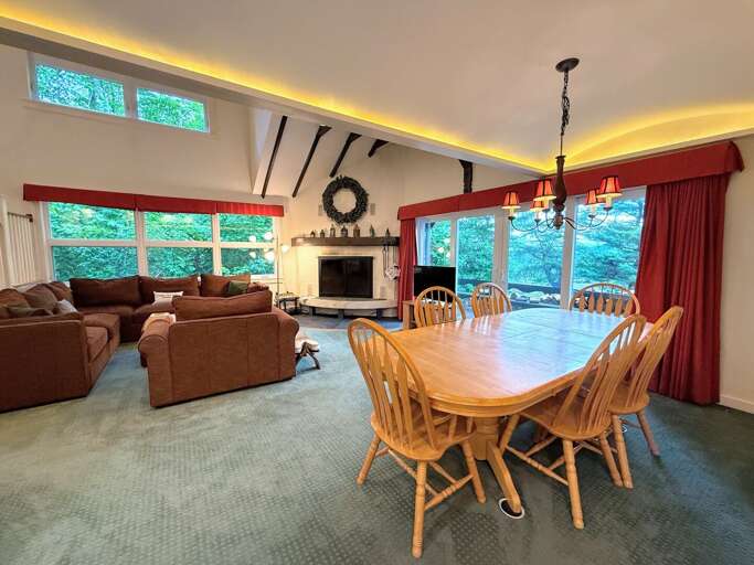 The dining table is situated for 6.