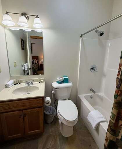 Queen bedroom ensuite bath.