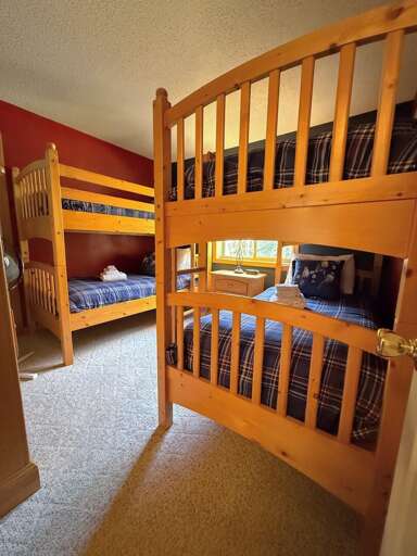 Bunk Room with 2 Twin-over-Twin Bunks (sleeps 4)