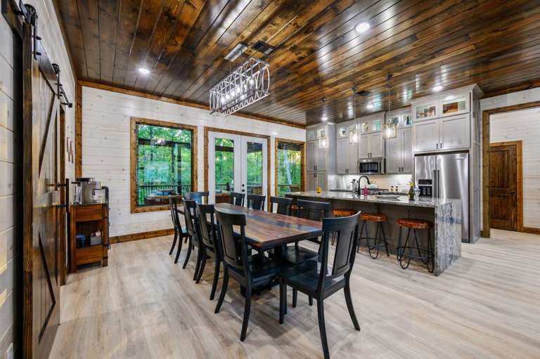 Kitchen has seating for your entire group Kitchen has seating for your entire group
