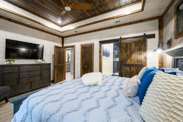 Master Suite #2 with 55" TV Master Suite #2 with 55" TV