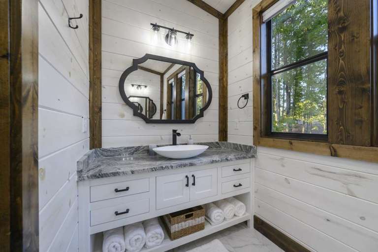 Bunk Room Bath with sink on both sides. Bunk Room Bath with sink on both sides.