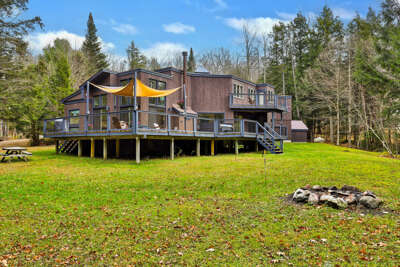 Modern architecture tucked into the Vermont woods. A striking home base that looks as good as it feels.