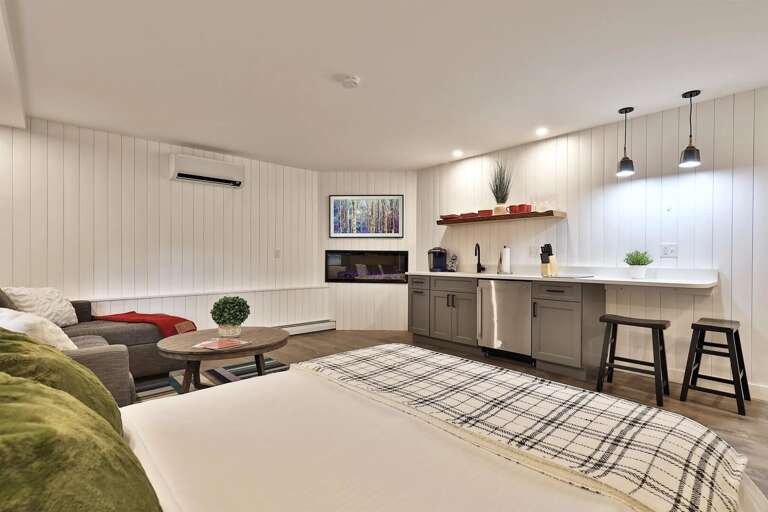 The linear electric fireplace and Frame TV. Instant ambiance for your Killington rental.