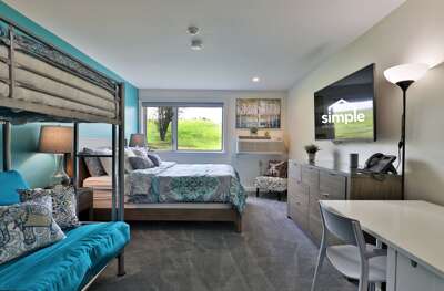 Charming studio condo in the heart of Killington, perfect for couples or small families, with a queen bed and twin-over-full futon bunk.