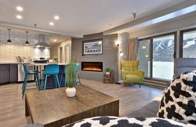 Beautiful modern 2-bedroom / 2-bathroom condo at Mountain Green Resort's main building in Killington, VT. Steps from the slopes with pools, hot tubs, free shuttle & mountain views.