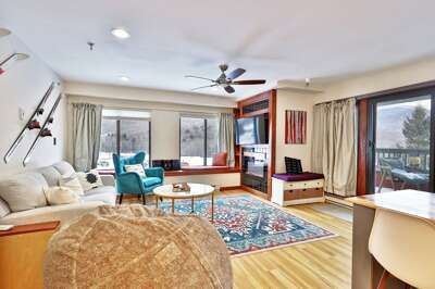 Renovated 2-bedroom, 2-bathroom condo at Mountain Green Resort in Killington, Vermont. Its living