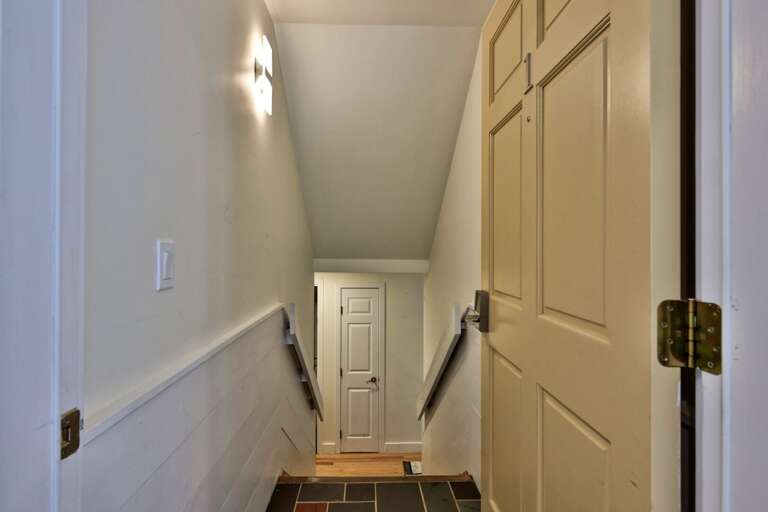 There are stairs inside the entry route; keep this in mind when planning luggage and arrival.