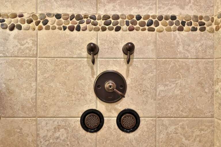 Two independently controlled shower heads mean each side can be set just right.