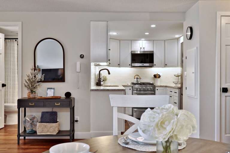 The kitchen opens toward the dining table, keeping the cook part of the conversation.