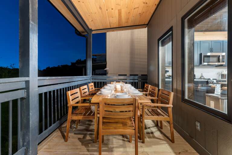 Spacious outdoor table, perfect for grilling and group meals