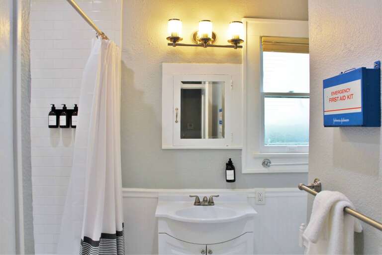 Hall bath which serves the front and middle bedrooms when the entire house is rented. If guests rent only one suite, this bathroom is part of the San Antonio Suite.  Hall bath which serves the front and middle bedrooms when the entire house is rented. If guests rent only one suite, this bathroom is part of the San Antonio Suite.