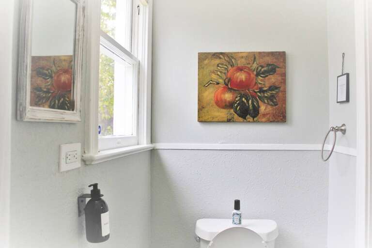 En suite bathroom for the back bedroom, which features some of our persimmon-themed decor. En suite bathroom for the back bedroom, which features some of our persimmon-themed decor.