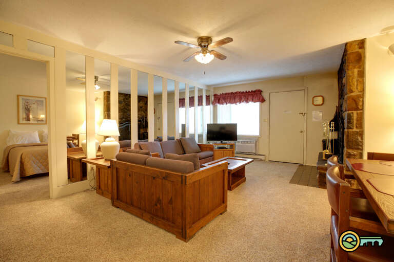 Aspen East 124 Stylish Condo for 4 Guests Basye, VA Vacation Rental
