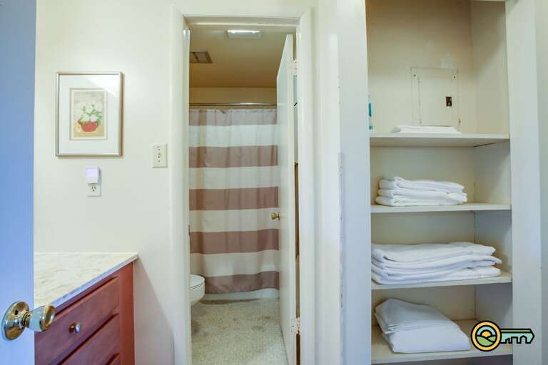Powder room & bathroom