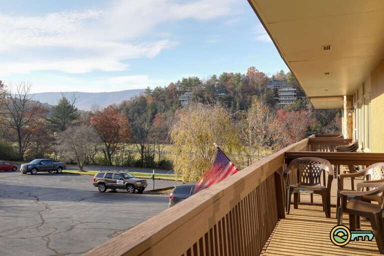 Balcony w/ mountain, golf course and Bryce Resort airport view