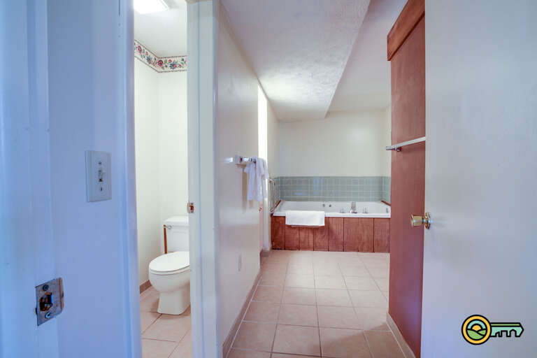 Bathroom 3 w/ Jazcuzzi tub