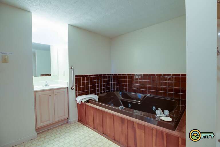 Jacuzzi tub Jacuzzi tub