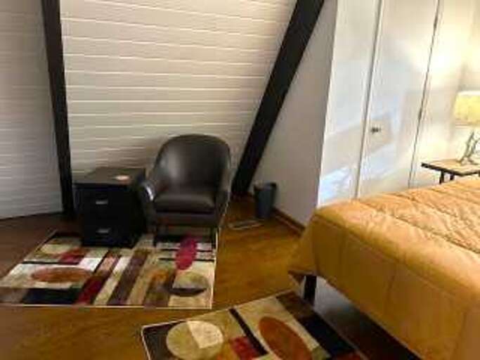 middle level bedroom