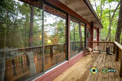 513 Straton Way: Basye Retreat