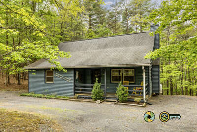 1562 Greenview Drive: Blue Bungalow