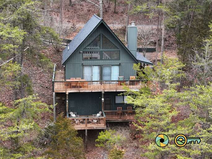 210 Nelson Way: Par & Pine Lodge