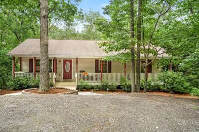 592 Spitz Lane: Basye Bungalow