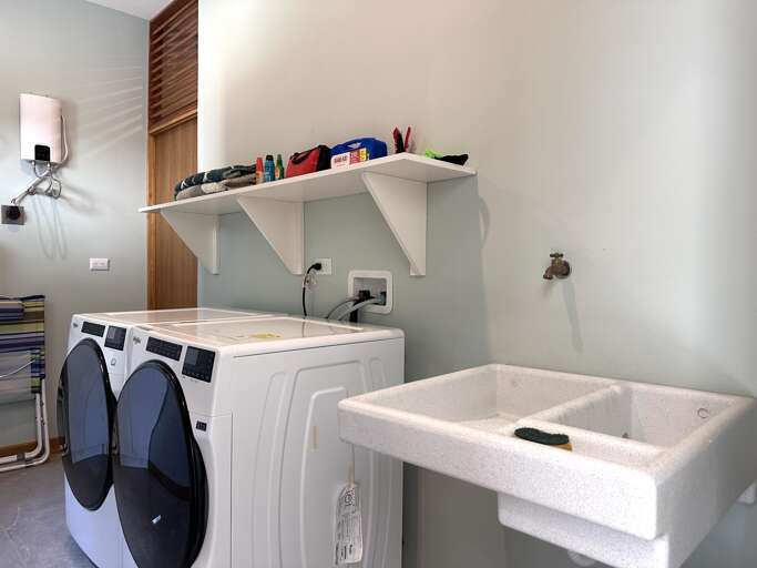 The home has a clothes washer and clothes dryer. Free to use.  The home has a clothes washer and clothes dryer. Free to use.