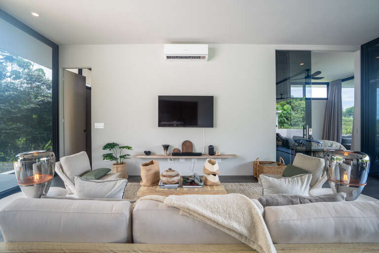 Spacious and comfy armchairs perfectly positioned in front of the smart TV for the best viewing comfort. Spacious and comfy armchairs perfectly positioned in front of the smart TV for the best viewing comfort.