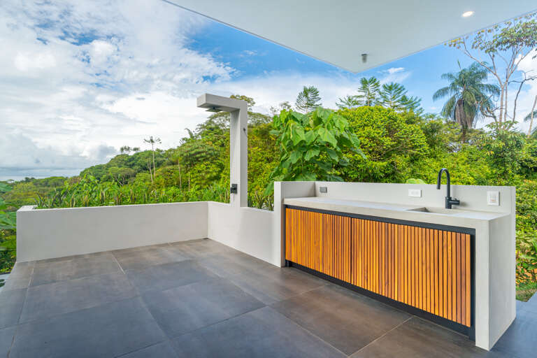 Outdoor kitchen and barbecue area next to the pool, perfect for outdoor cooking and entertaining. Outdoor kitchen and barbecue area next to the pool, perfect for outdoor cooking and entertaining.