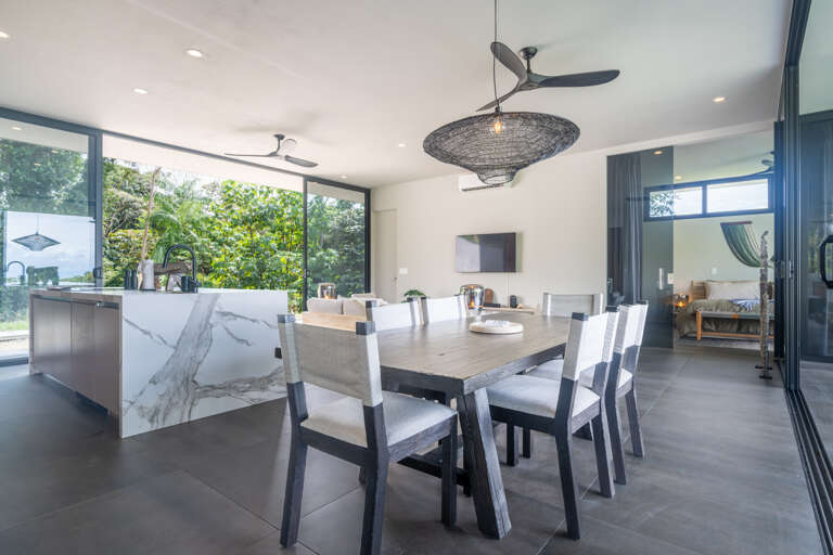 A cozy dining area, perfect for enjoying meals with family and friends. A cozy dining area, perfect for enjoying meals with family and friends.