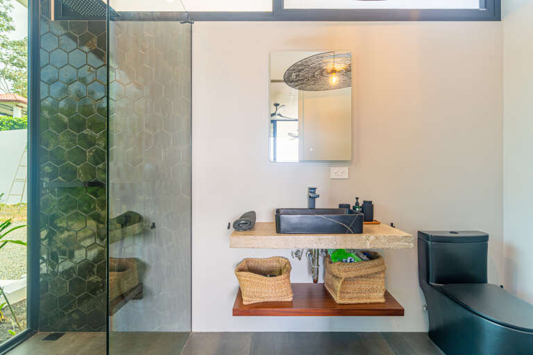 A luxurious bathroom that blends modern elegance with the beauty of nature. A luxurious bathroom that blends modern elegance with the beauty of nature.