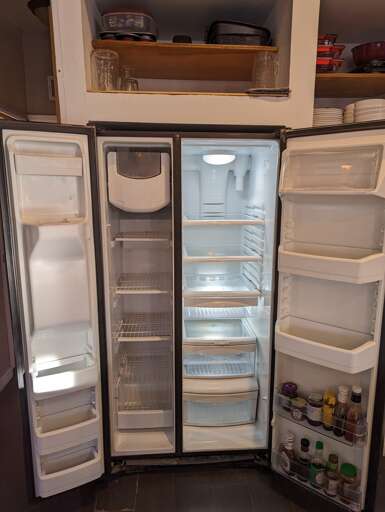 Kitchen (Fridge/Freezer)