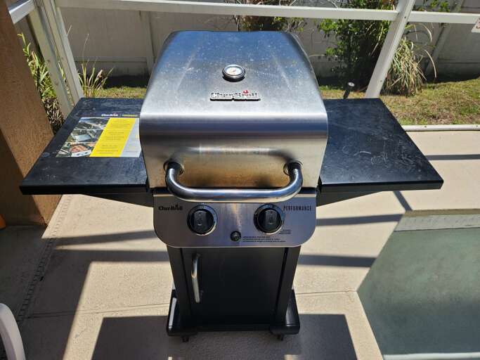 Outdoor complimentary BBQ Grill - Serhii Villa Orlando