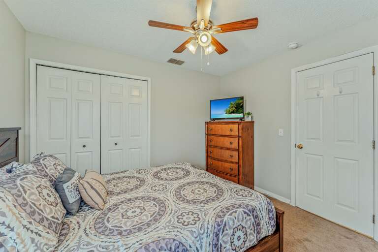 Bedroom 4 with queen bed, TV