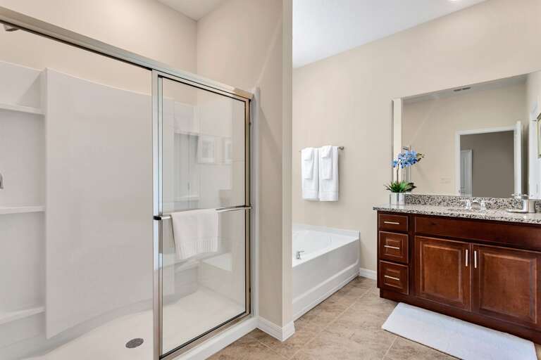 Owners Suite 1 - En-suite / Bathroom 1