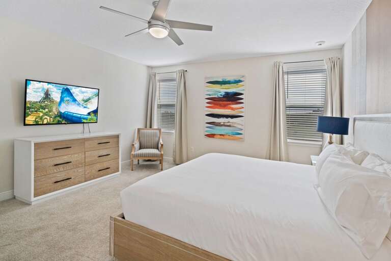 Bedroom with Queen bed