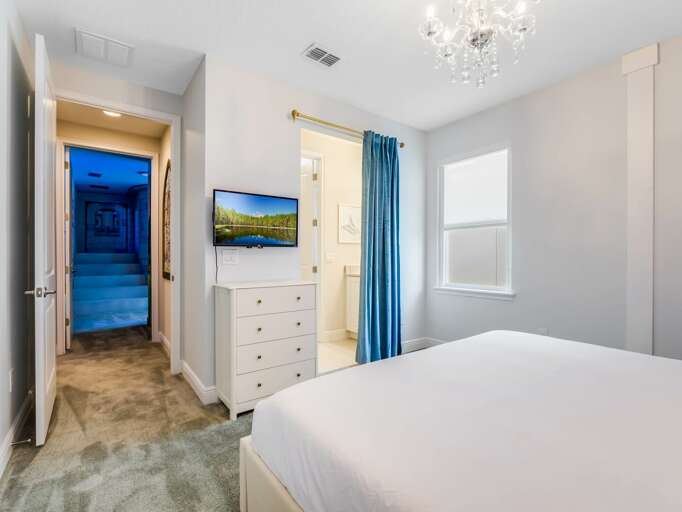 Bedroom with Queen bed
