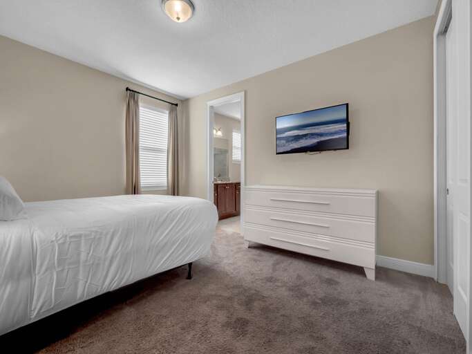 Bedroom with Queen bed Bedroom with Queen bed