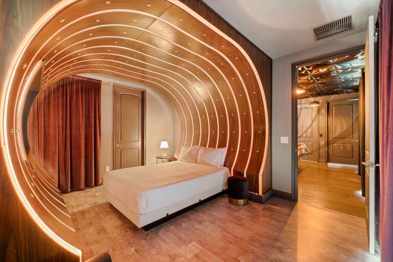 Bond Bedroom w/ Queen bed