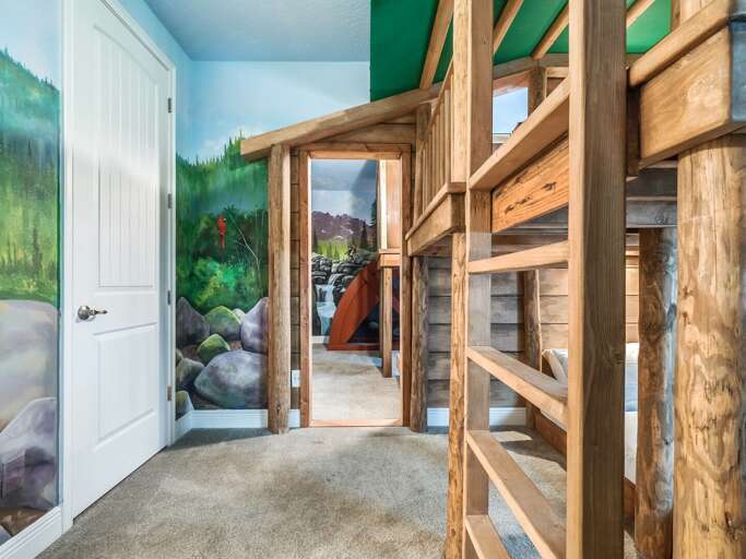 Tree lodge themed bedroom with Twin over Full bunk beds + Twin beds