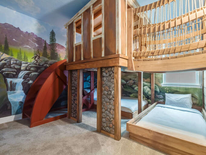 Tree lodge themed bedroom with Twin over Full bunk beds + Twin beds